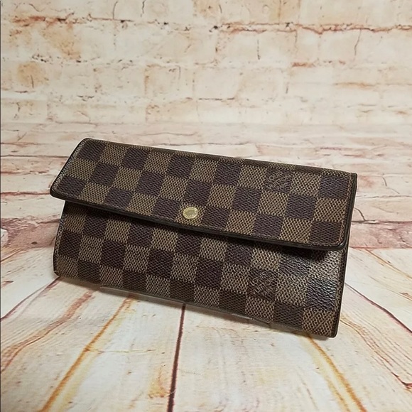 - Authentic Luis Vuitton Damier Ebene long wallet crossbody - Picture 2 of 10